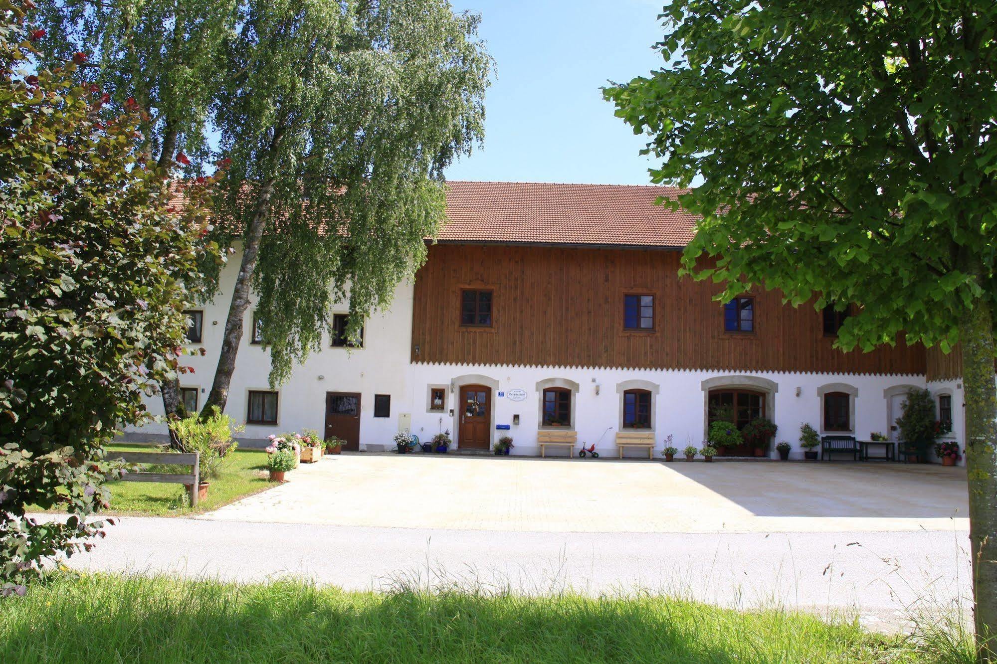 Pension Bernhardhof Otterfing Exterior foto