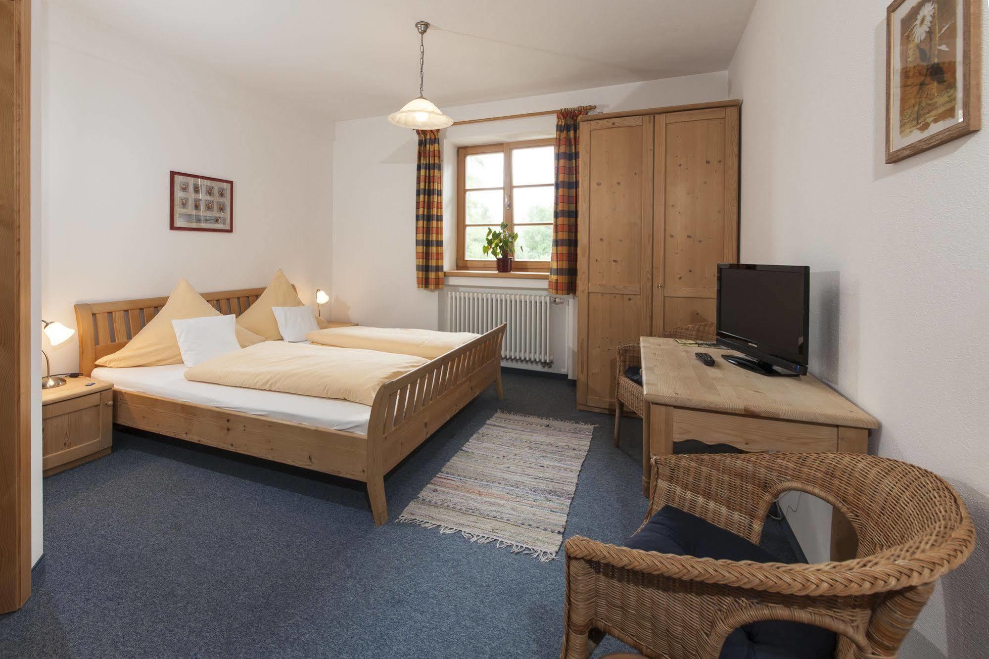 Pension Bernhardhof Otterfing Exterior foto