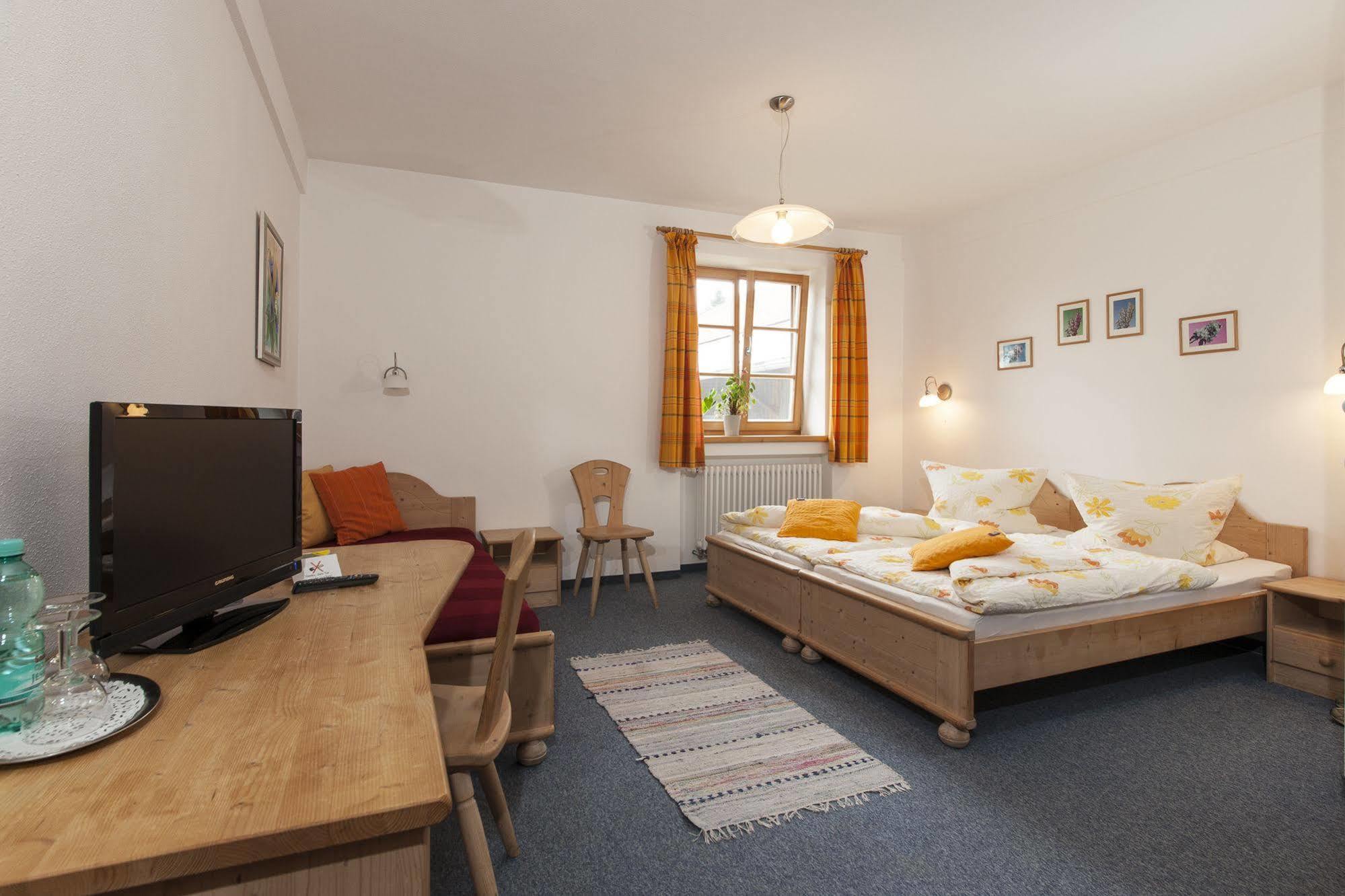 Pension Bernhardhof Otterfing Exterior foto